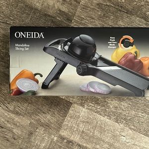 Oneida Mandolin slicing set